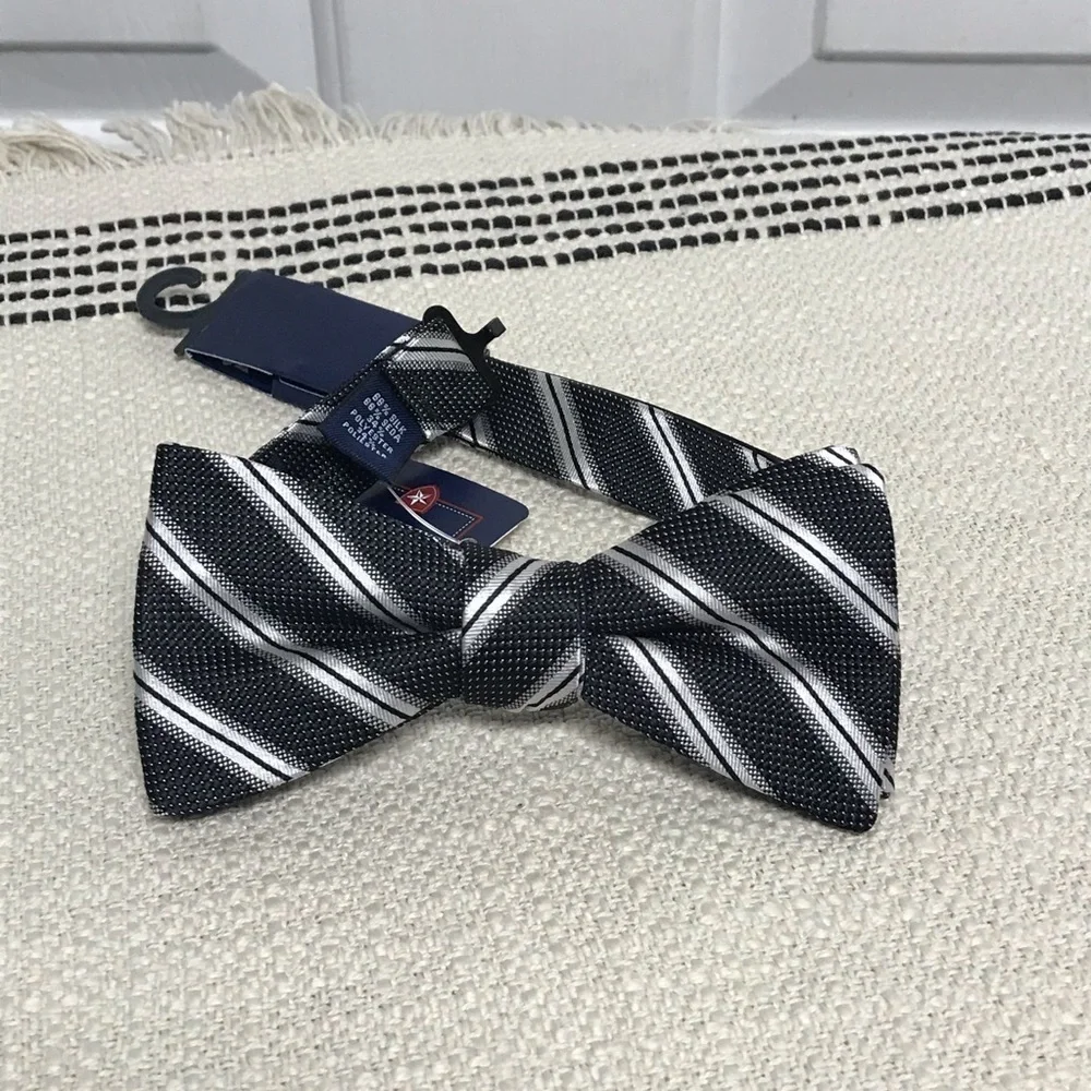 NWT SADDLEBRED / Black with white stripe Bow tie